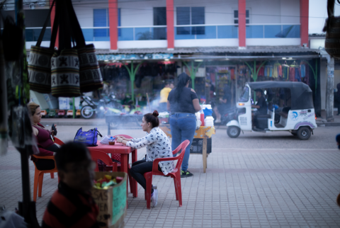 The main streets of La Loma in Cesar are full of a wide variety of shops and commerce.