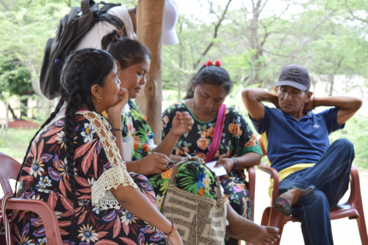 For Wayúu women, traditional weaving is an important cultural practice. The sale of handbags and backpacks provides income for women in the region.